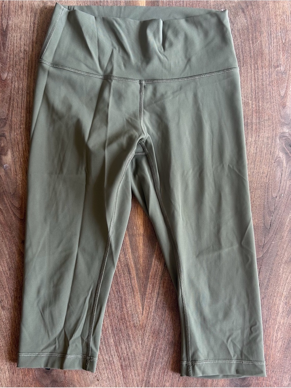 Lululemon cropped leggings olive size 8 women’s excellent